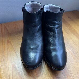 Johnston & Murphy leather booties size 7